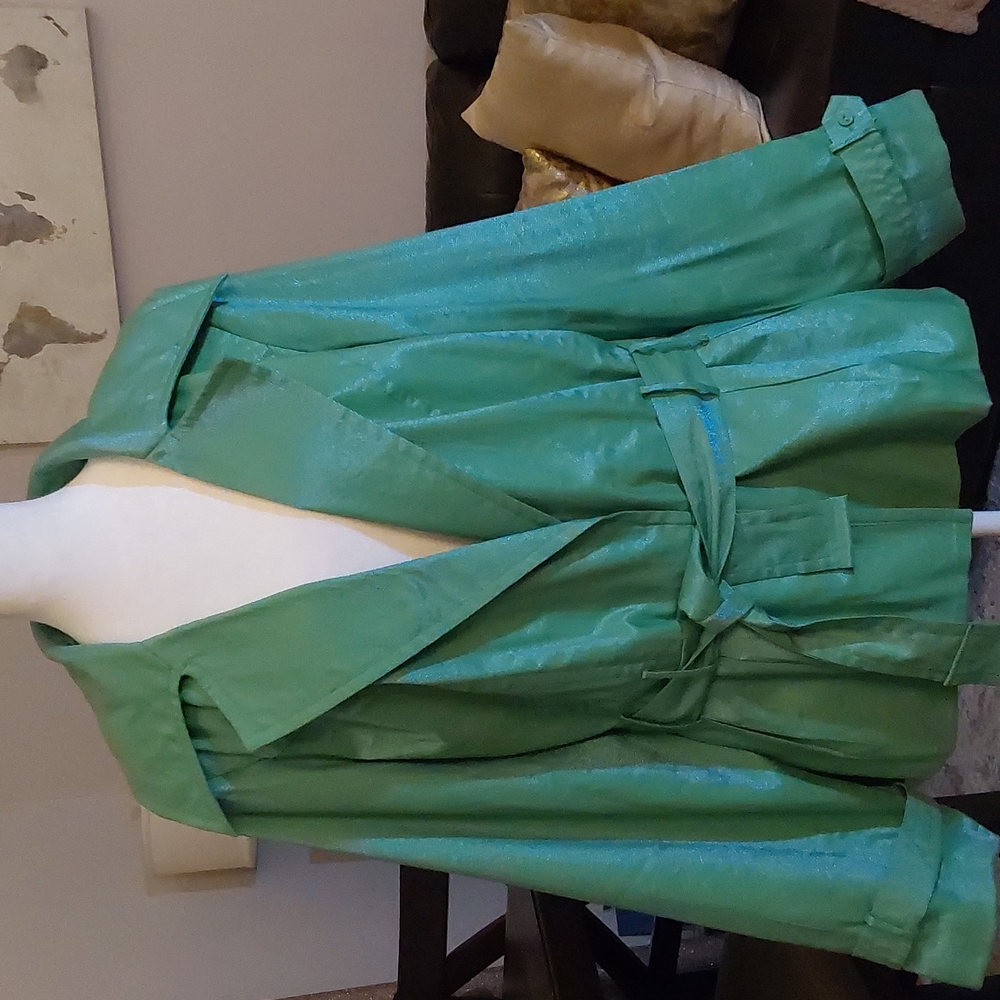 Green iridescent jacket with 2 snap closure and belt